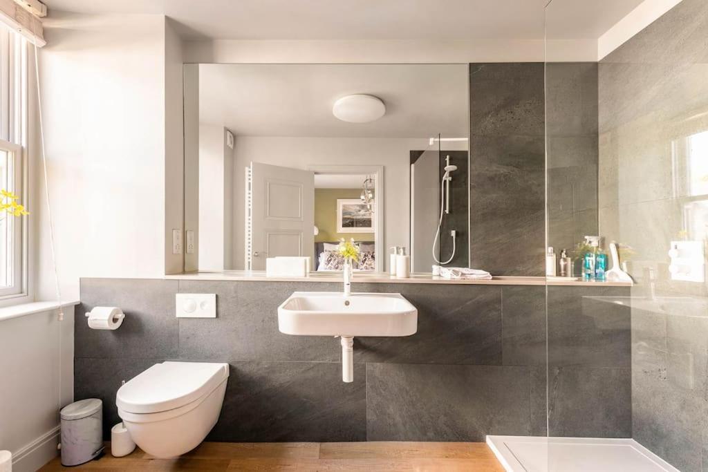 Shamrock, Bowness On Windermere, Superb One Bedroom Apartment With Private Parking Exterior foto